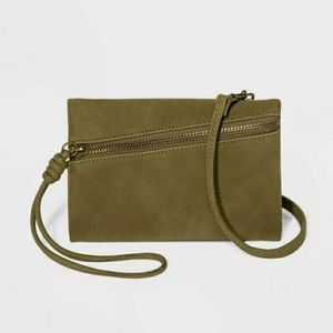 Universal Thread Green Crossbody Wristlet